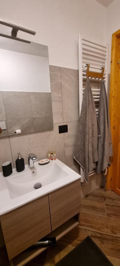 Lo Noyer Et Les Roses Bed & Breakfast Saint Nicolas Exterior photo